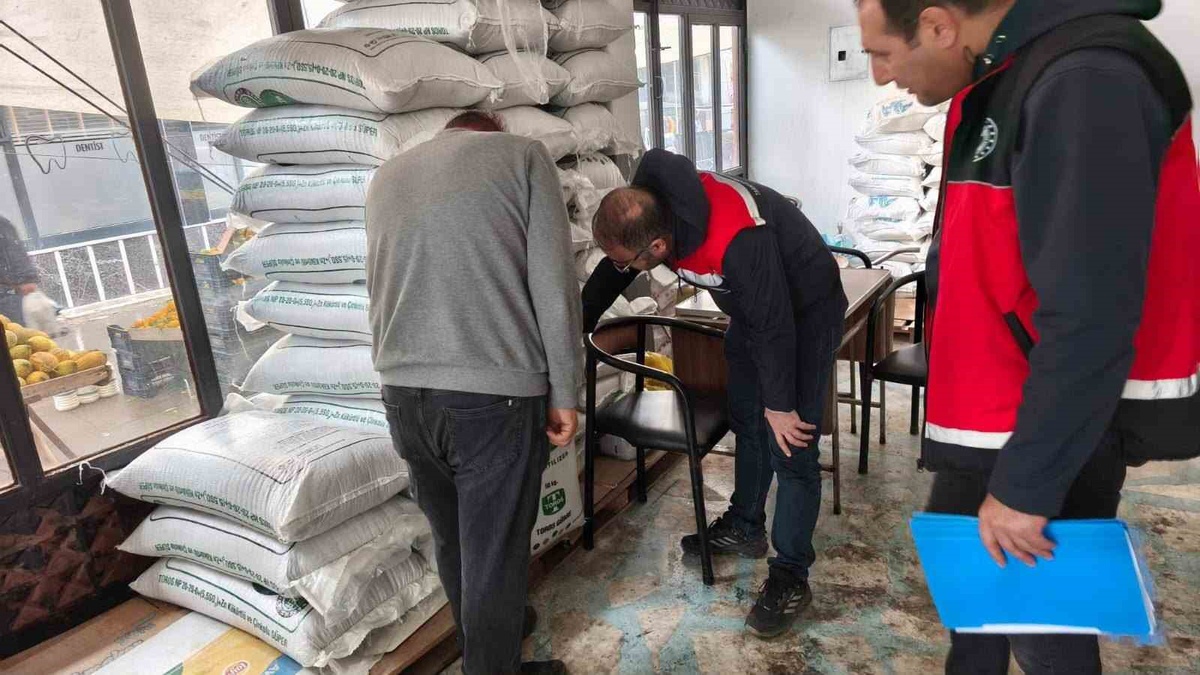 Beyşehir'de gübre satış noktaları denetlendi, analiz için numune alındı
