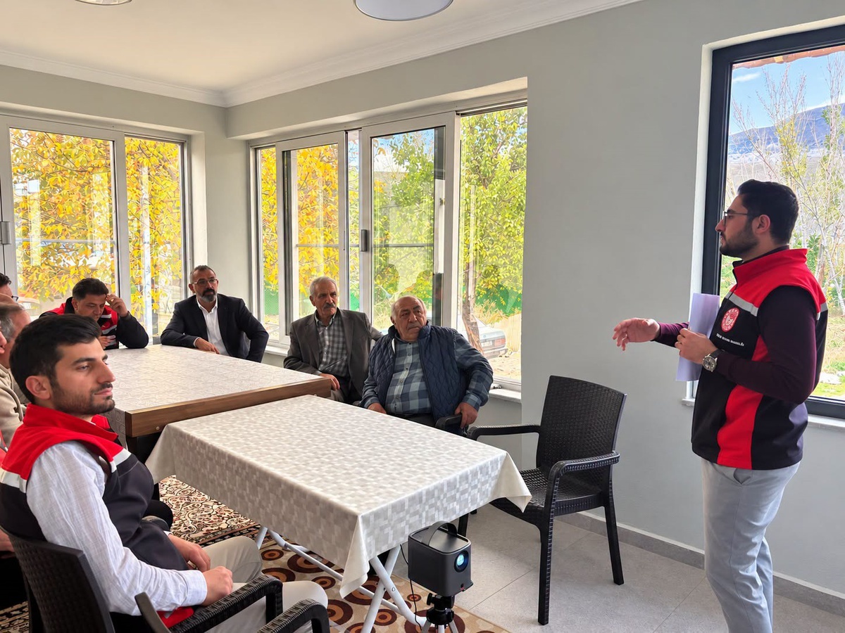 Erzincan Kemah'ta üreticilere tarımsal destek modeli ve hayvan hastalıkları anlatıldı