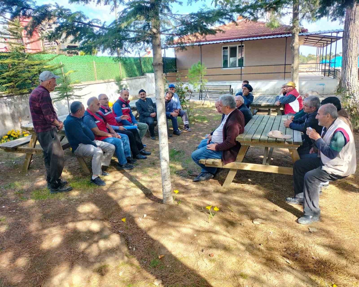 Uşak İl Tarım ve Orman Müdürü Bilir köylerde üreticilere devlet desteklerini anlattı