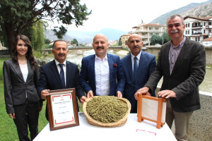 Amasya Valisinden Elma Tepkisi
