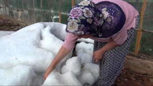 Mersin’de Dolu Cam Seraları Yerle Bir Etti