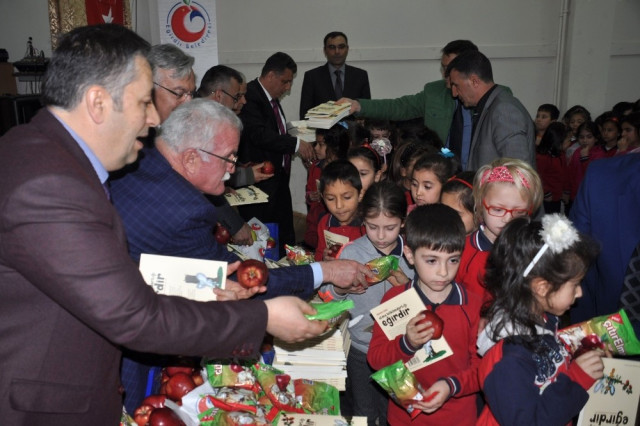 Her Öğrenciye 1 Elma