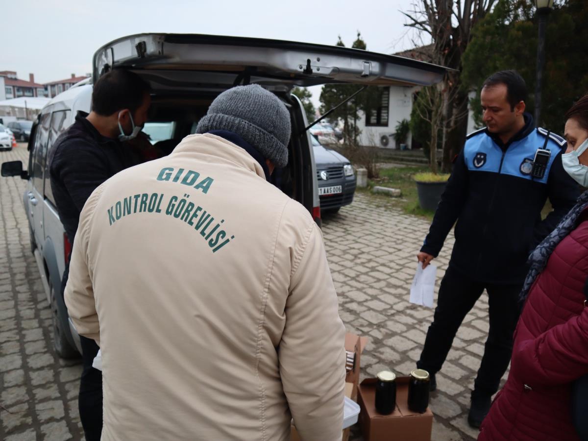 Düzce’de sahte olduğu değerlendirilen 935 kilogram bal ve pekmez ele geçirildi