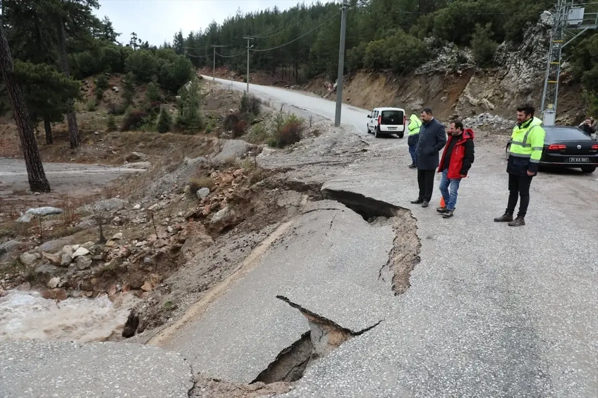 Denizli'de sağanak sonucu dereler taştı
