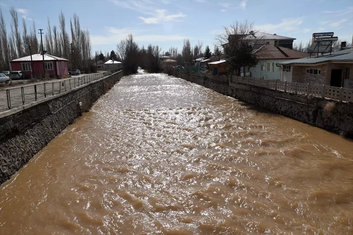 Sivas'ta yaklaşık 10 bin dönüm ekili tarım arazisi su altında kaldı