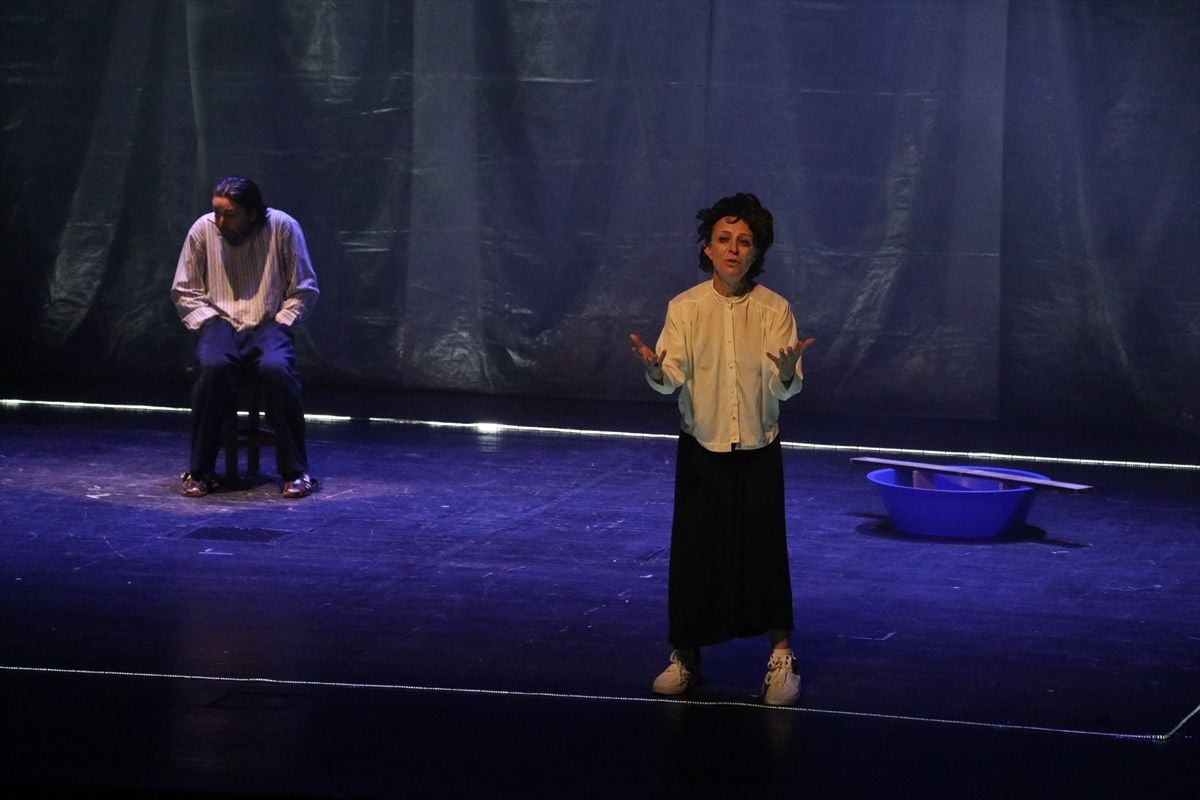 Adana'da "Yakish ve Poupche" adlı tiyatro oyunu sahnelendi