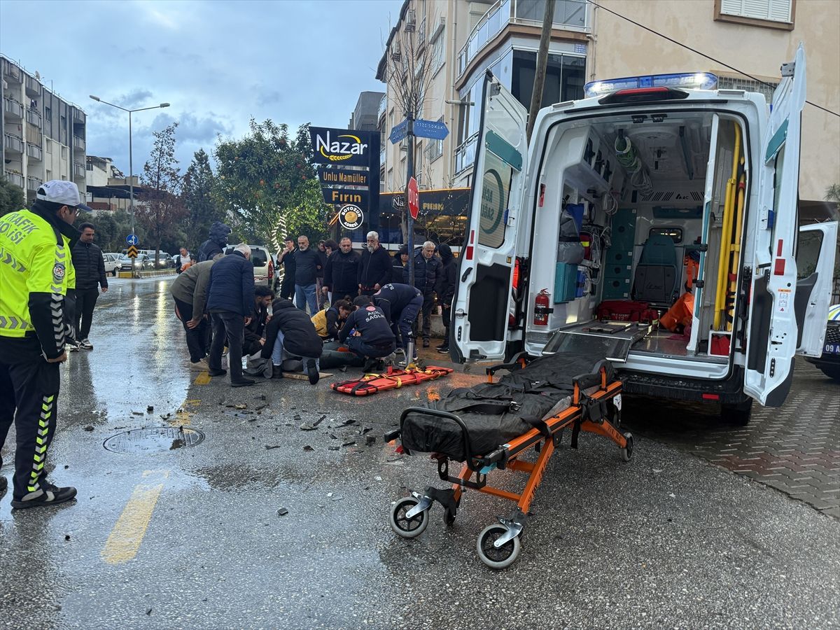 Aydın'da otomobil ile motosikletin karıştığı kaza güvenlik kamerasınca kaydedildi