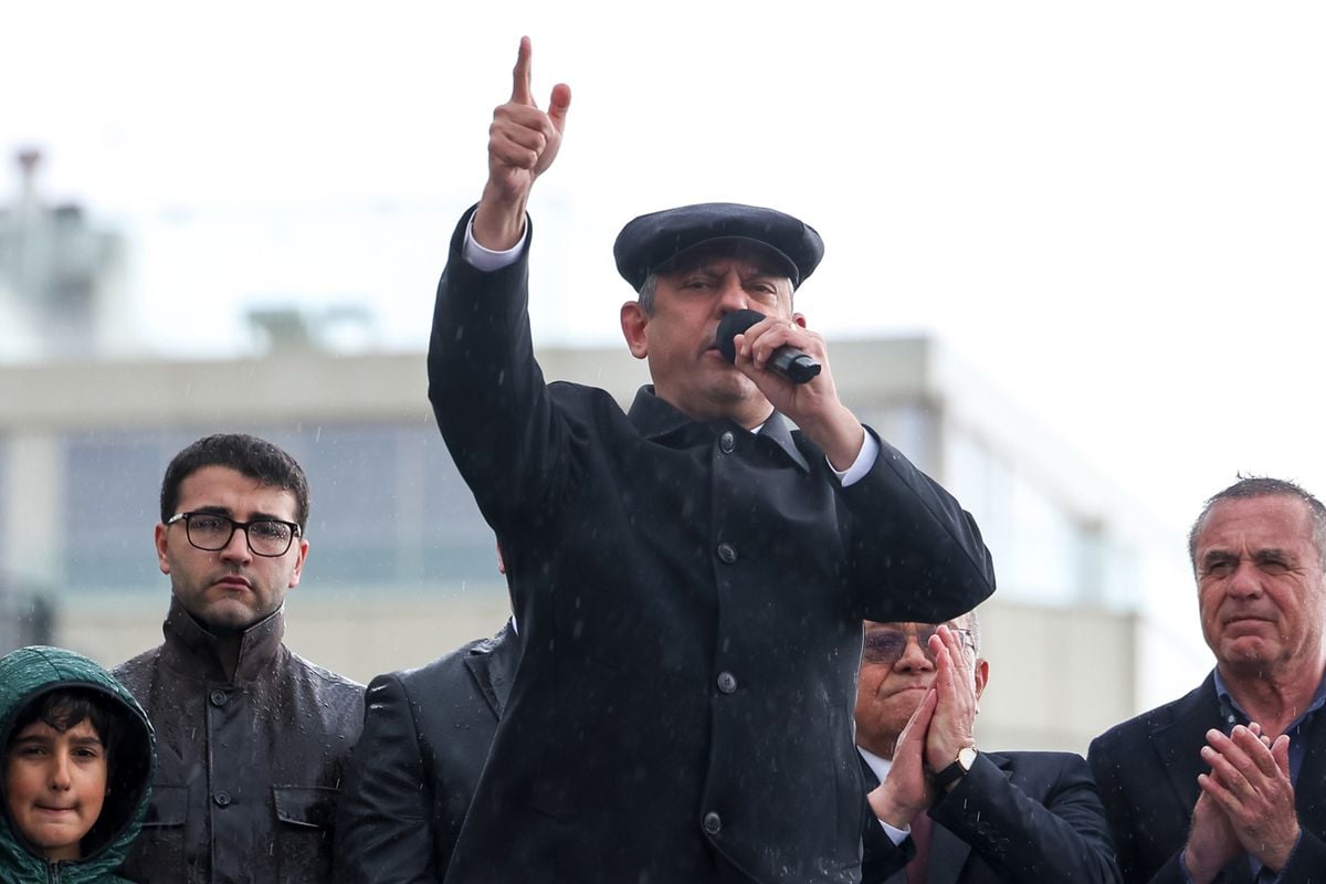 CHP Genel Başkanı Özgür Özel'e Cumhurbaşkanına hakaretten soruşturma başlatıldı