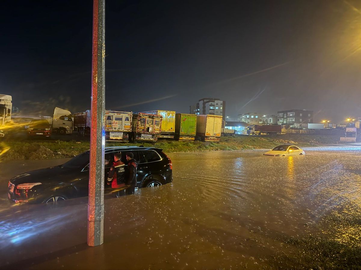Şırnak'ta Sağanak Yağış Hayatı Olumsuz Etkiledi