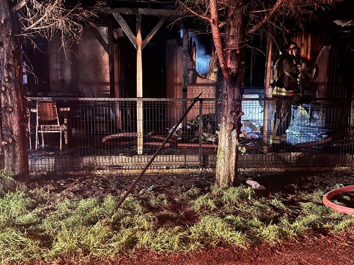 Düzce'de çıkan yangında tek katlı ev kullanılamaz hale geldi