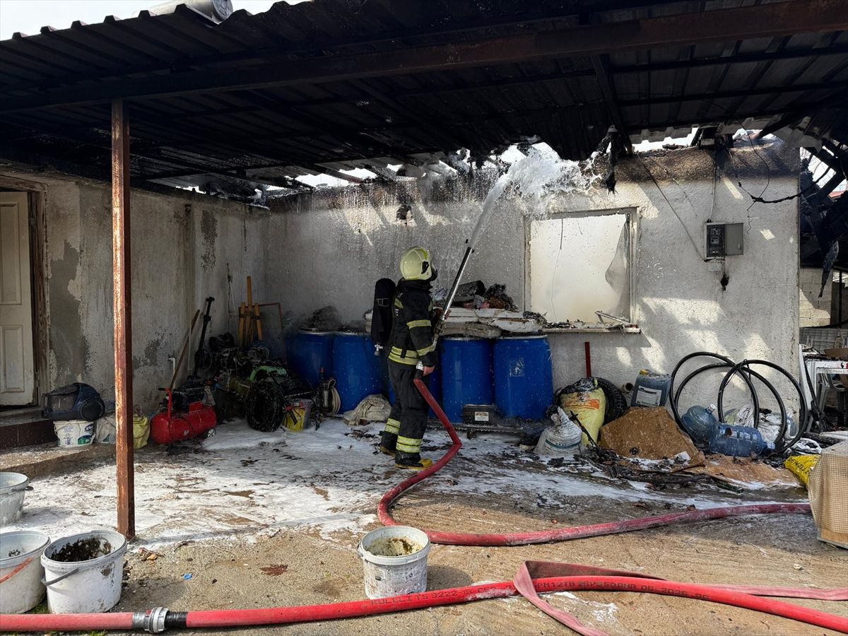 Muğla'da çıkan yangında tek katlı ev kullanılamaz hale geldi