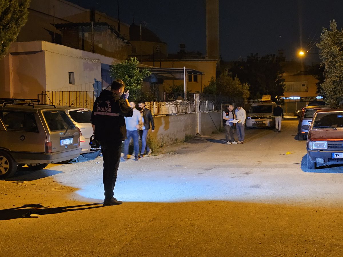 Adana'da Müzik Kavgasi: Pompalı Tüfek ve Tabancayla 3 Kişi Vuruldu
