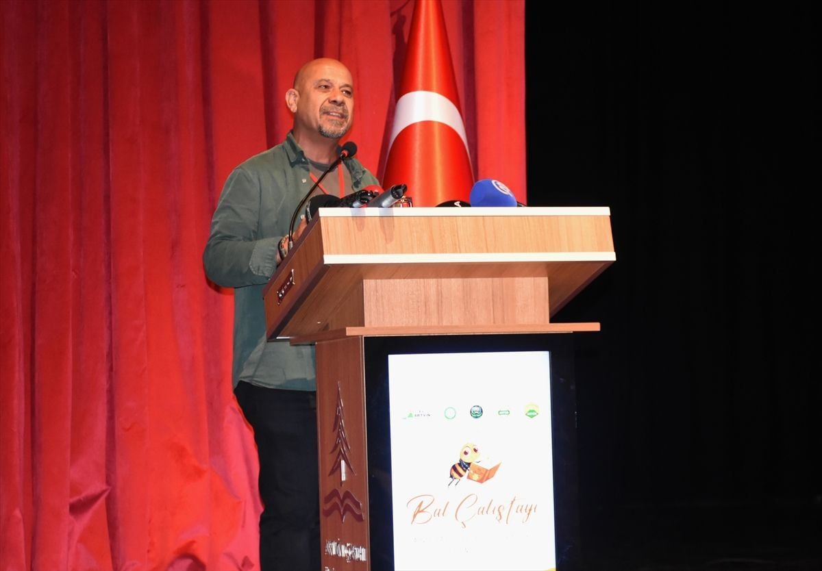 Ankara Üniversitesi Öğretim Üyesi Prof. Dr. Kandemir, Artvin'de "Bal Çalıştayı"nda konuştu Açıklaması