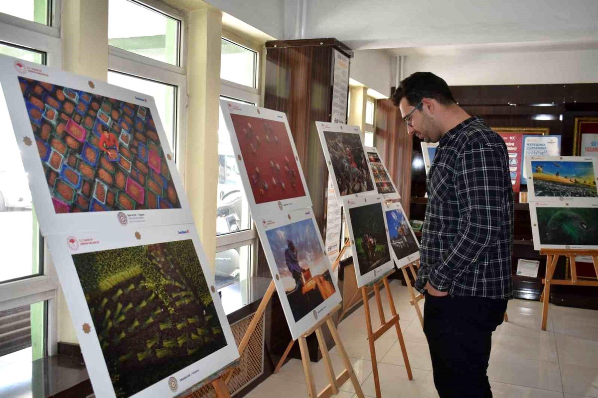 Bayburt'ta tarım, orman ve insan temalı fotoğraf sergisi açıldı
