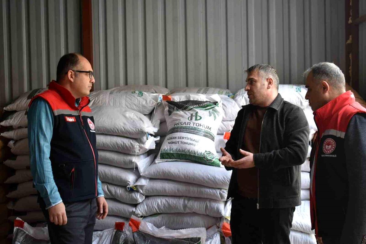 Bayburt'ta üreticilere yüzde 50 hibeli yem bezelyesi tohumu dağıtıldı