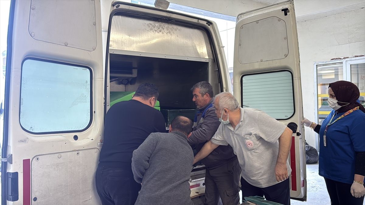 Burdur'daki trafik kazasında ölen 7 kişinin cenazeleri yakınlarına teslim edildi