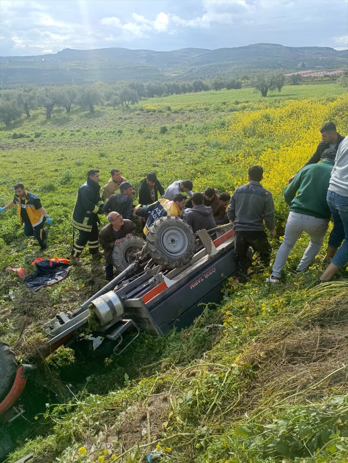 Hatay'da devrilen tarım aracının sürücüsü öldü