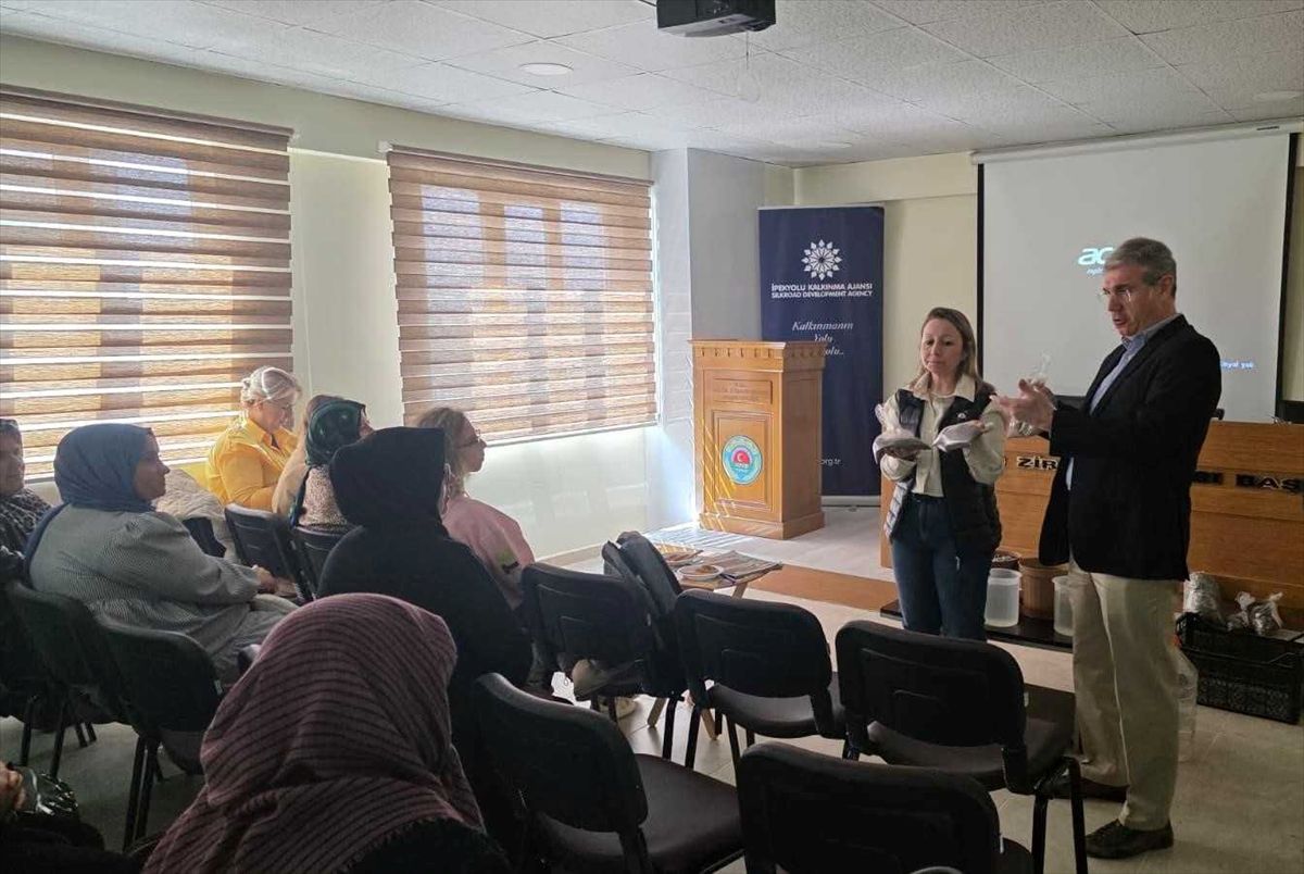 Kilis ve Gaziantep'te kadın çiftçilere onarıcı tarım eğitimi verildi