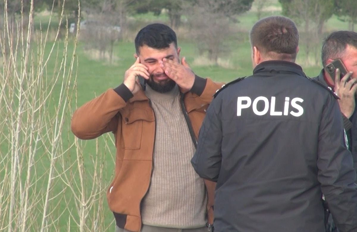 Otomobili alev alan sürücü gözyaşlarını tutamadı