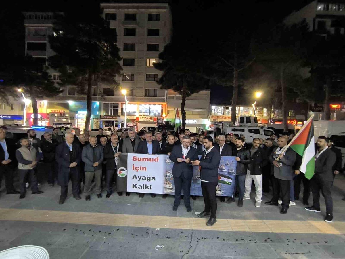 Tatvan'da Sumud Filosu'na destek eylemi