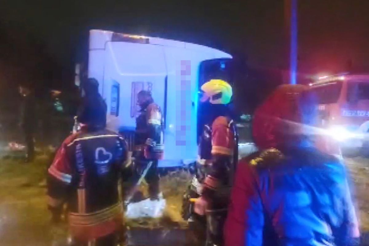 Balıkesir'de yolcu otobüsü devrildi! 3 kişi öldü, 31 kişi yaralandı