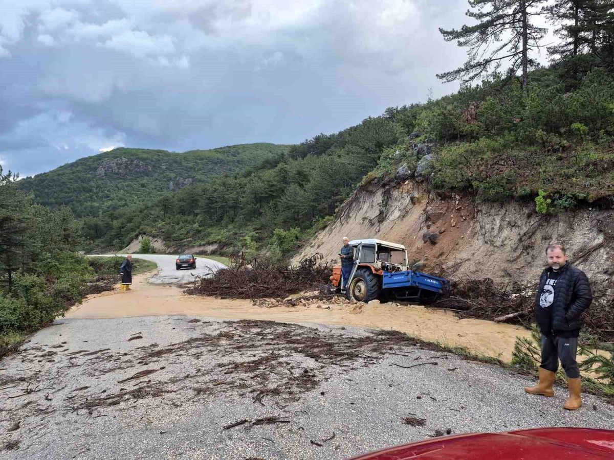 Bilecik'te bir köy adeta sular artında kaldı
