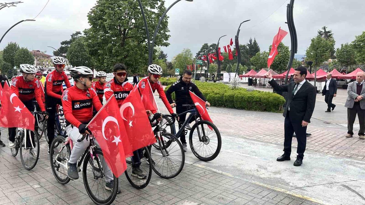 Bolu'da 19 Mayıs bisiklet korteji