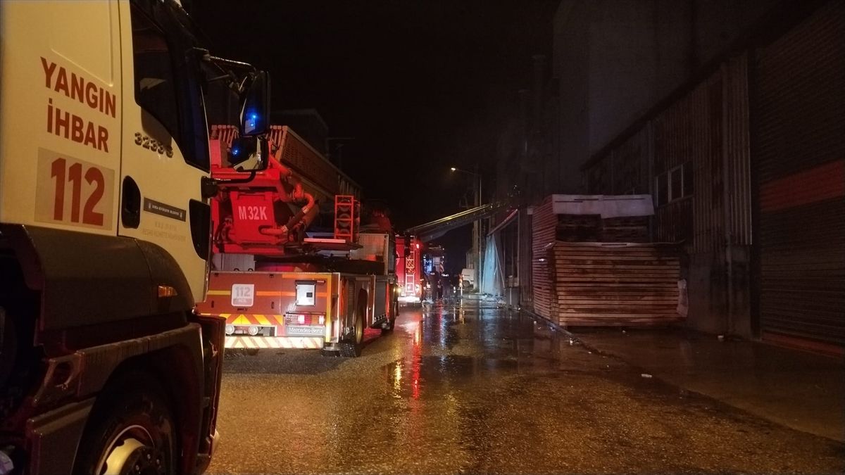 Bursa'da mobilya fabrikasında yangın