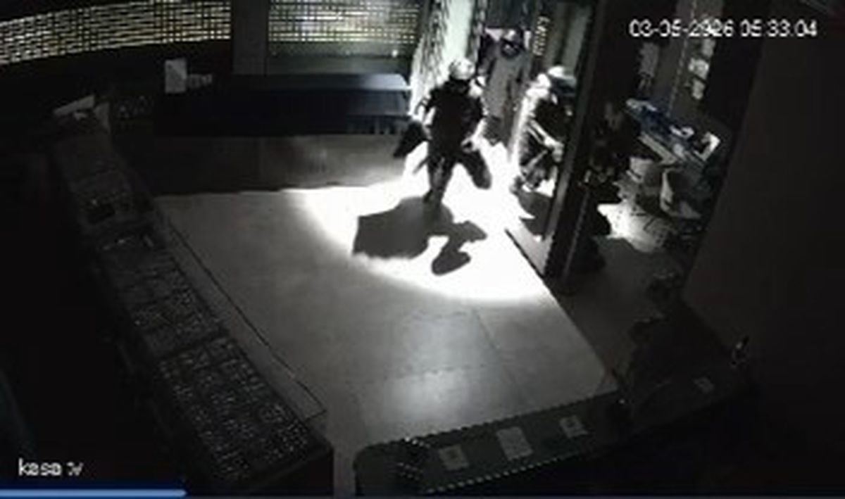 Çaldıkları para ve altınları kaza yaptıkları yerde bırakıp kaçtılar
