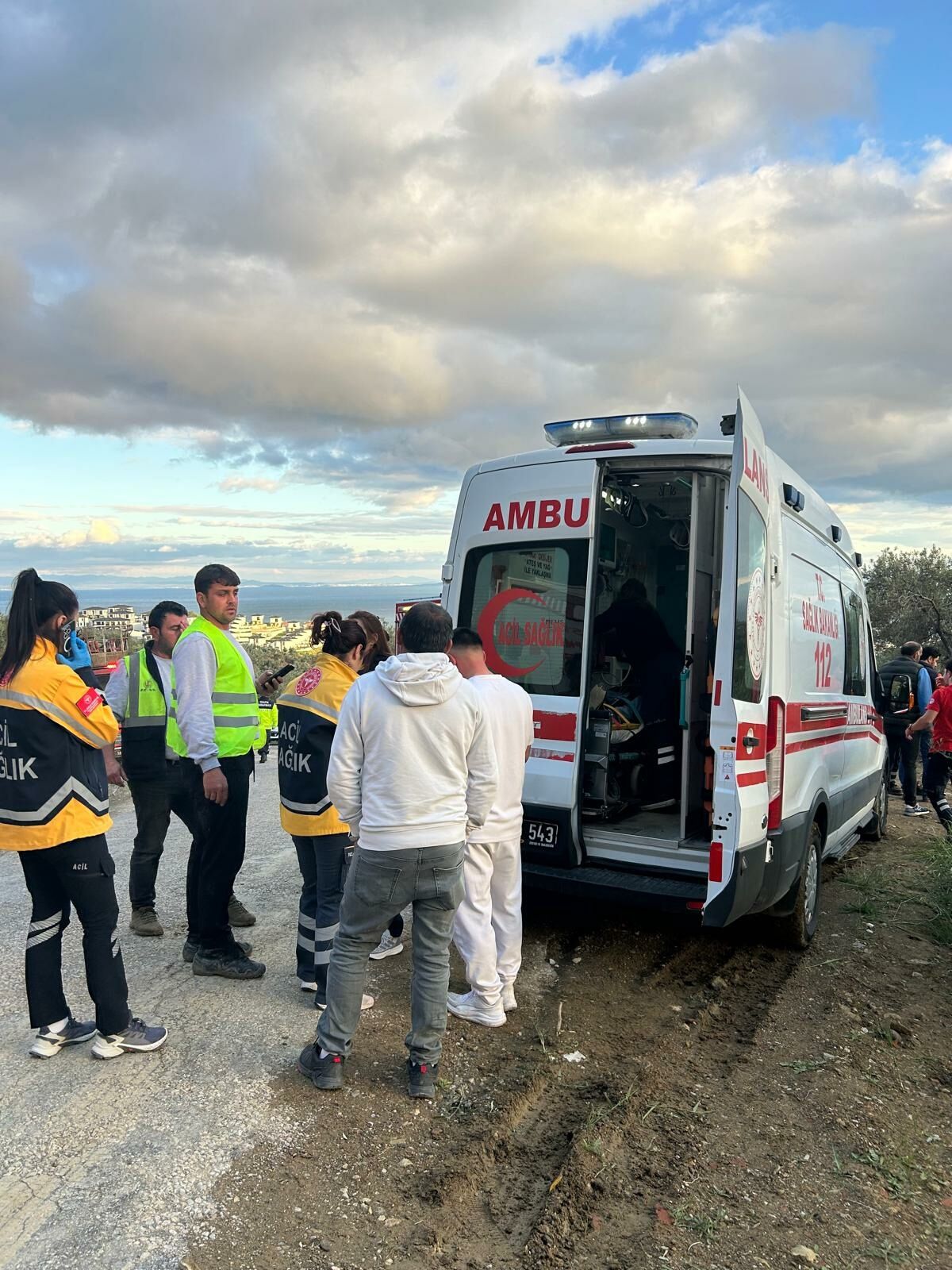 Çanakkale'de otomobil, uçurumdan dereye yuvarlandı: 1 yaralı