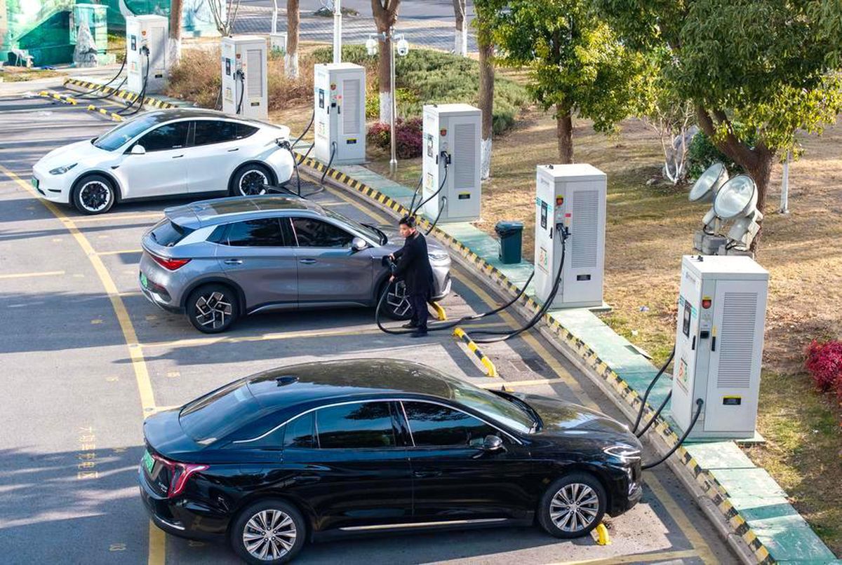 Çin'de İşçi Bayramı Tatilinin İlk Gününde Otoyollardaki Yeni Enerjili Araç Şarj Hacmi Yüzde 55,6 Arttı