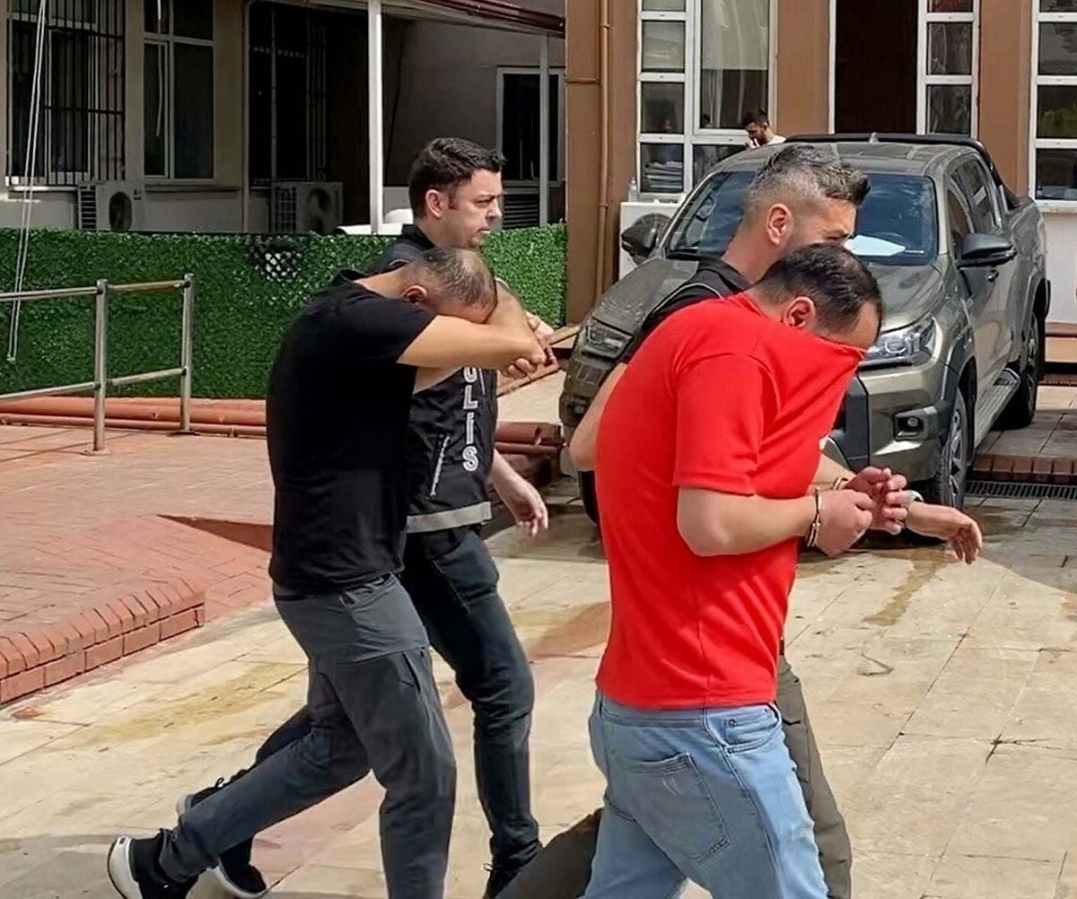 'Dur' ihtarına uymayan sürücü takip sırasında kaza yaptı; 2 tutuklama