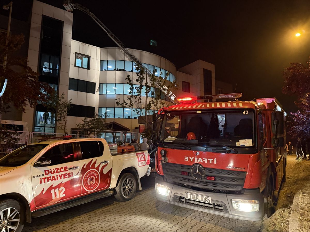 Düzce'de huzurevinde çıkan yangın nedeniyle 54 kişi tahliye edildi