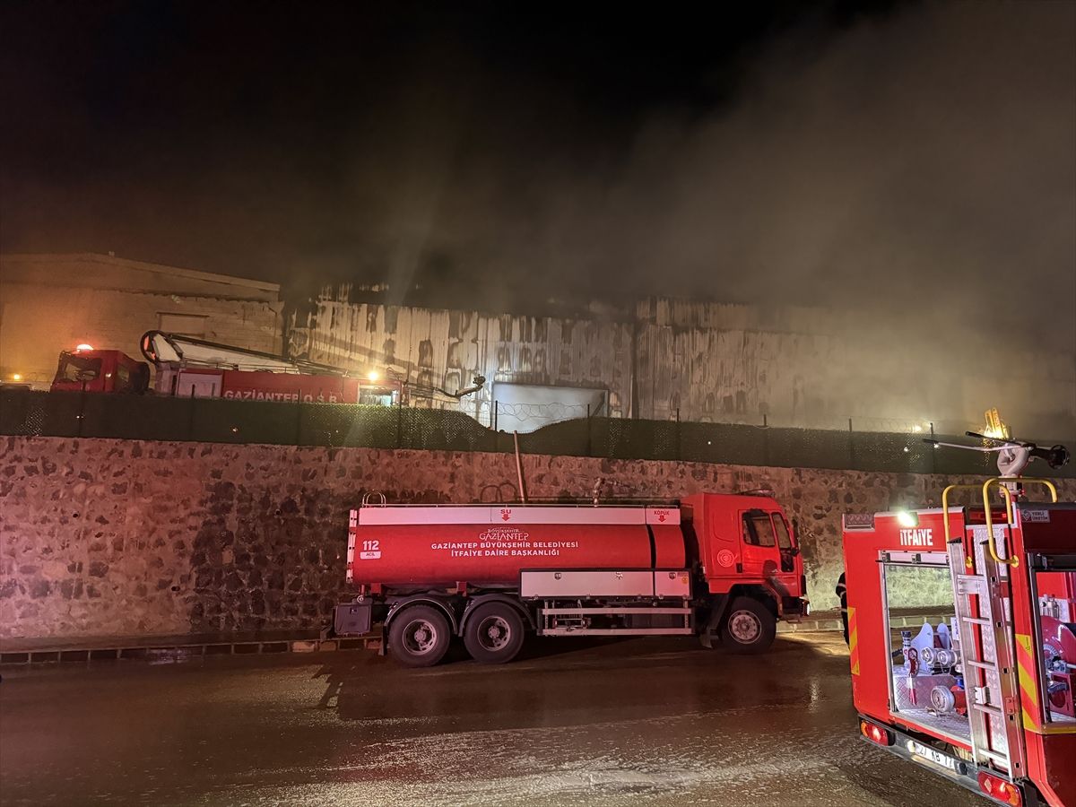 Gaziantep'te mobilya fabrikasında yangın