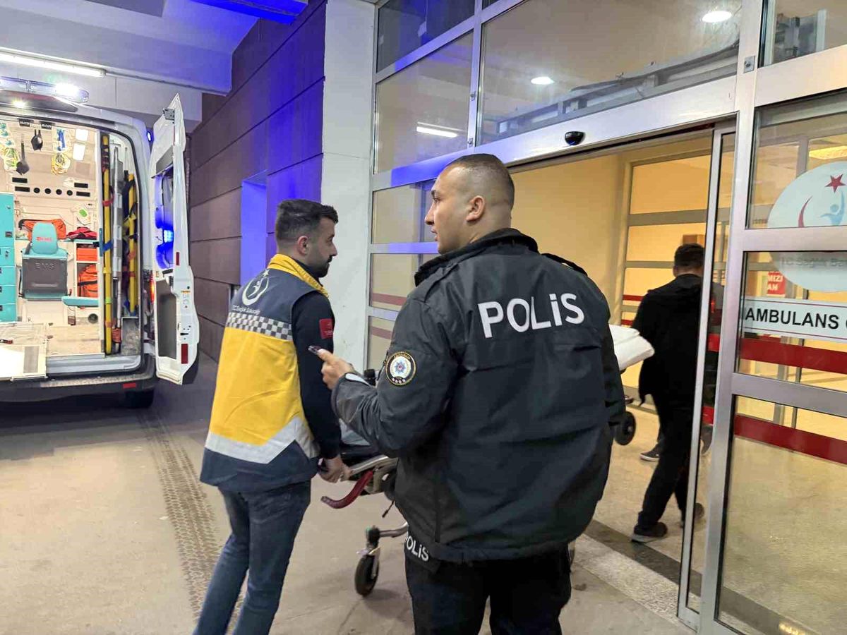 Hükümlü şahıs, hastanede kafasında bardak kırarak kendini yaraladı