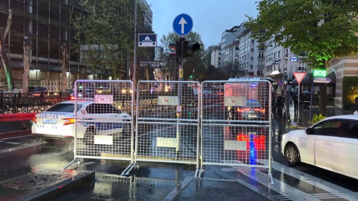 İstanbul'da 1 Mayıs tedbirleri kapsamında bazı yollar trafiğe kapatıldı