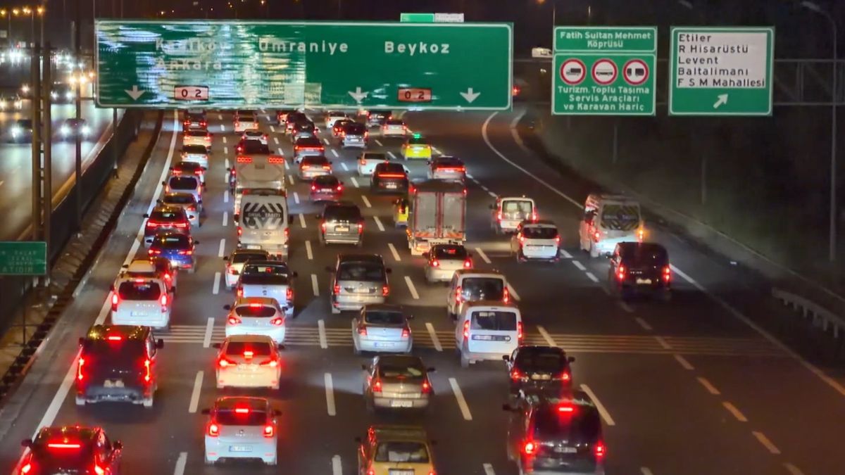 İstanbul'da bayram tatili hareketliliği; bazı yollarda trafik yoğunluğu oluştu