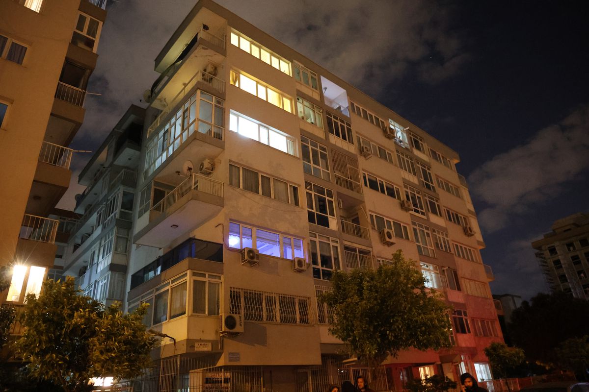 İzmir'de baba, oğlunu tartışma sırasında bıçaklayarak öldürdü