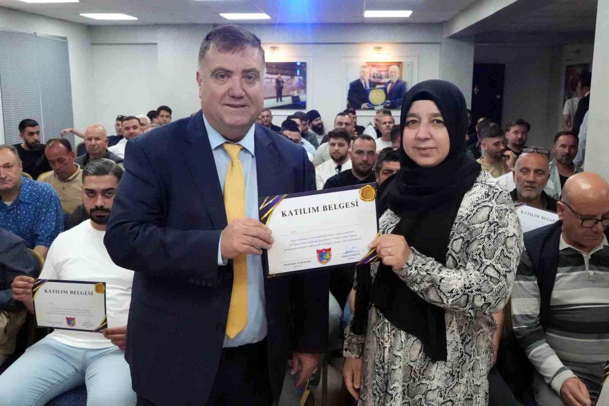 İzmir'deki taksiciler müşteri memnuniyeti için eğitimden geçiyor