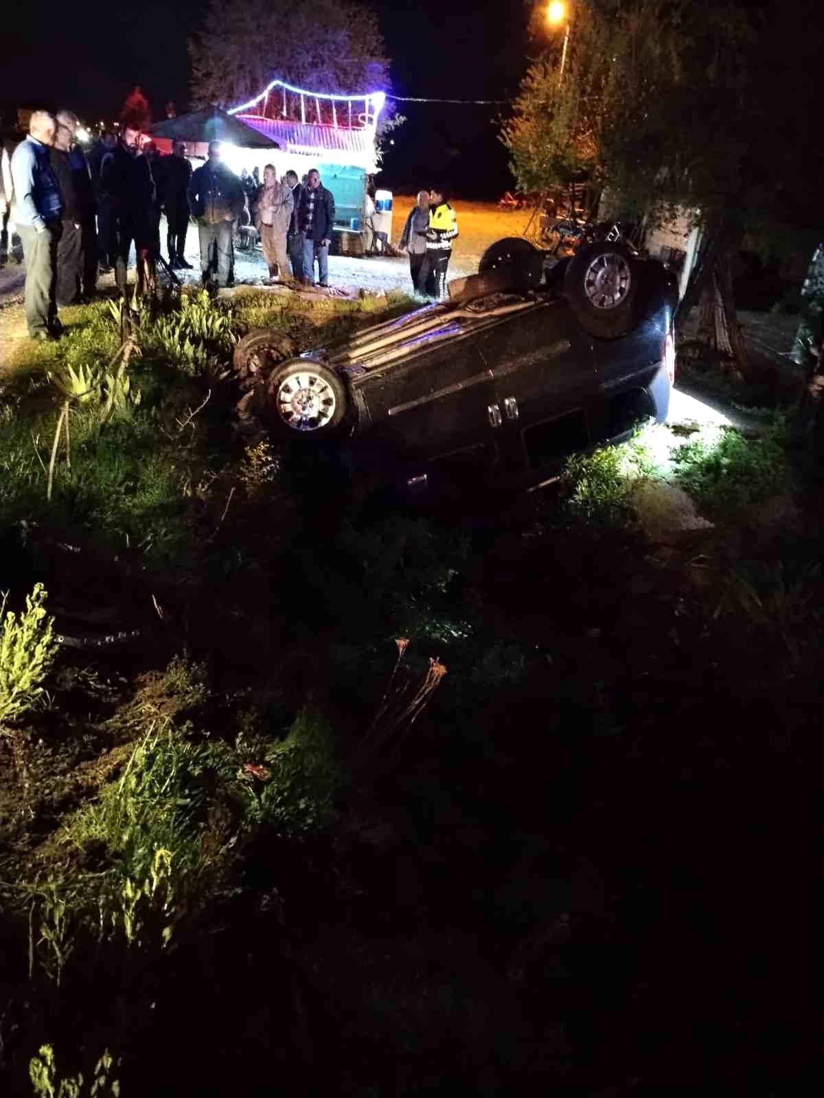 Kastamonu'da köpeğe çarpan otomobil kanala uçtu: 2 yaralı