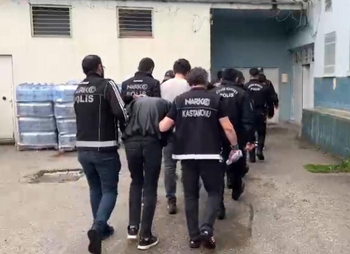 Kastamonu'da zehir tacirlerine yönelik oerasyonda 5 şüpheli tutuklandı