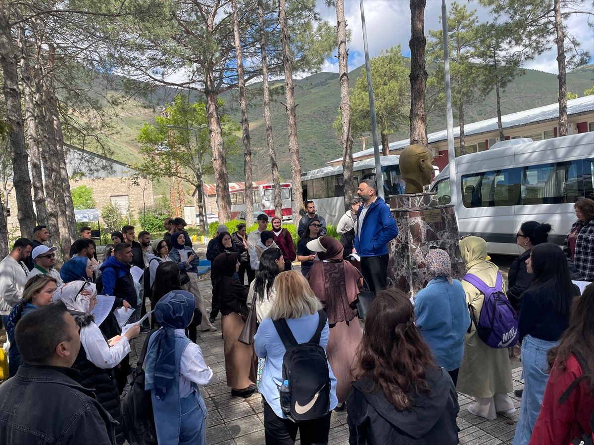 Keban'da Fırat Üniversitesi öğrencilerinden uygulamalı ders