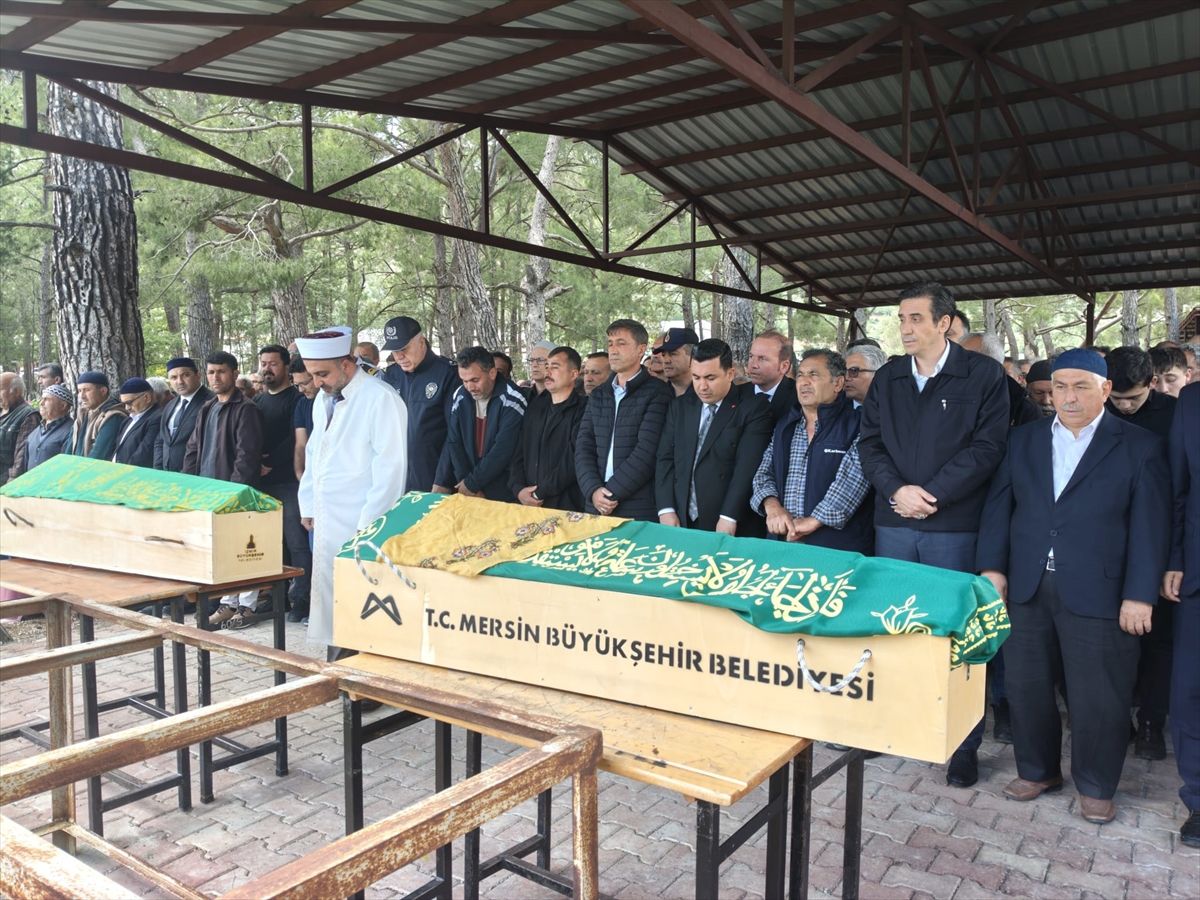 Mersin'de evde fenalaşmaları sonucu yaşamını yitiren 2 kardeşin cenazeleri defnedildi