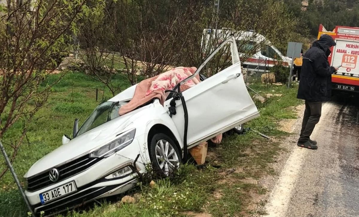 Mersin'de tırın dorsesinin çarptığı otomobilin sürücüsü yaşamını yitirdi