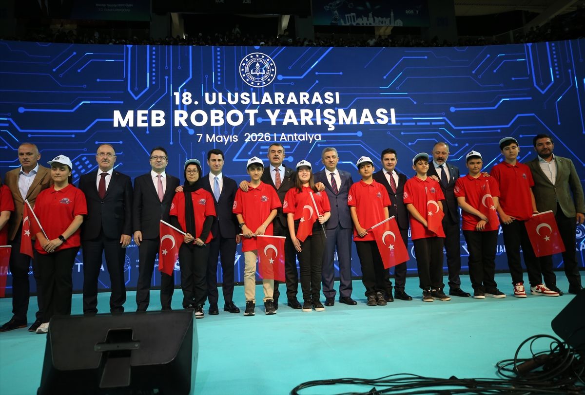 Milli Eğitim Bakanı Tekin, Antalya'daki "Robot Yarışması"nda konuştu Açıklaması