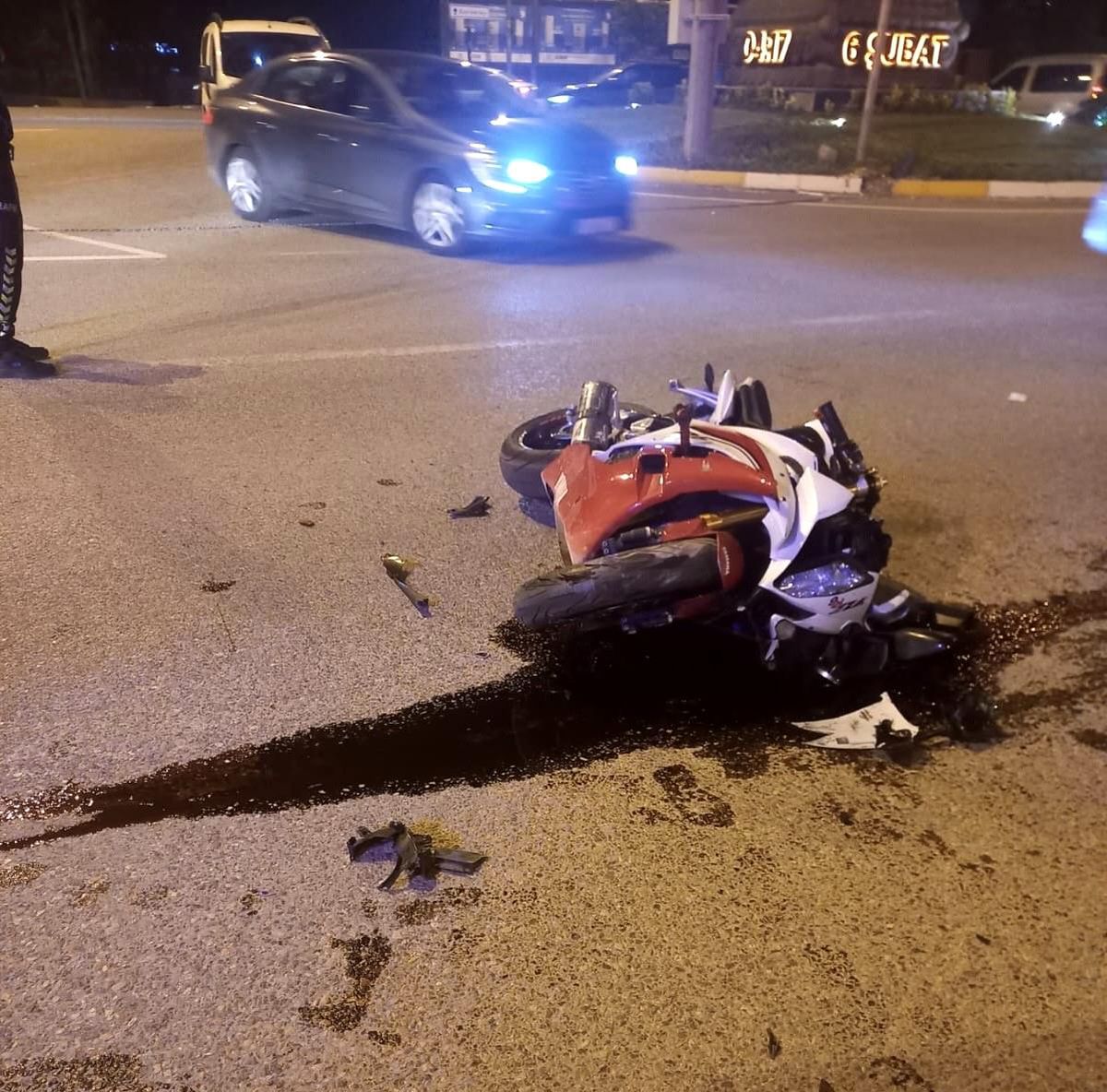 Motosiklet ile otomobil çarpıştı: 1 yaralı