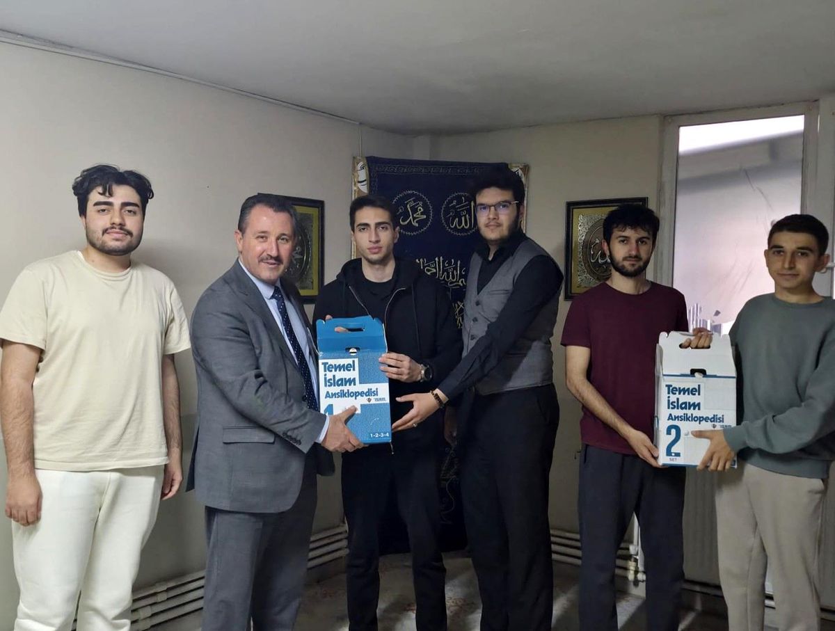 Müftü Dilek, KYK öğrencileriyle bir araya geldi
