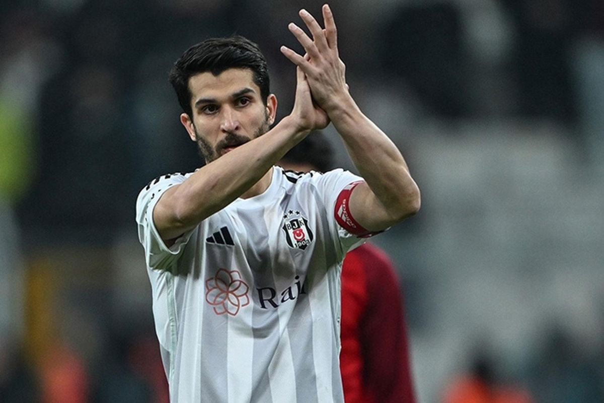 Necip Uysal'dan futbola veda