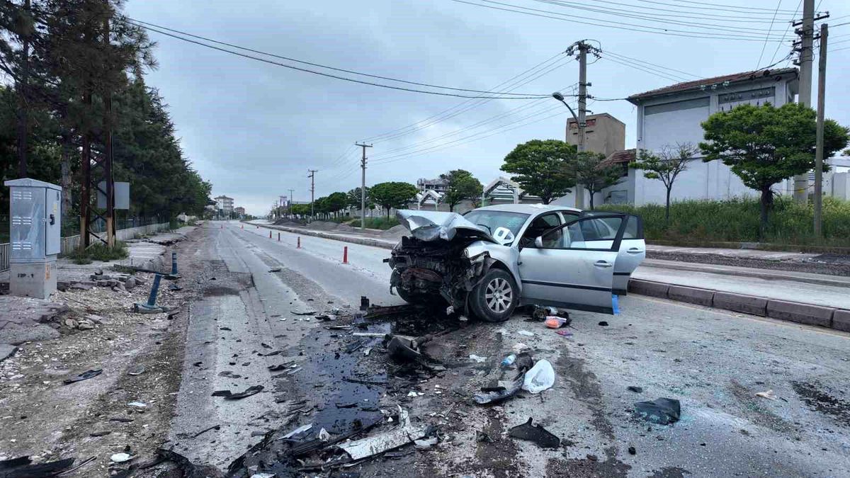 Niğde'de iki otomobilin çarpıştığı kazada 2 kişi hayatını kaybetti