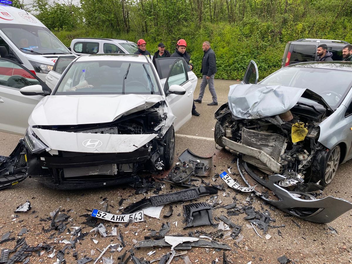 Ordu'da otomobiller çarpıştı: 3 yaralı